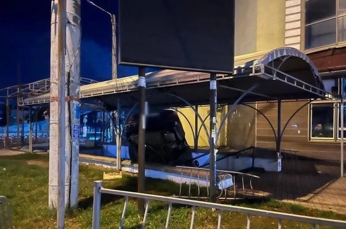    За рулем влетевшего в «подземку» авто в Симферополе был 15-летний подросток