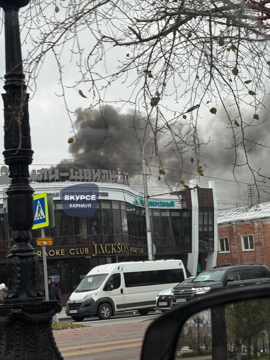    Пожар на проспекте Ленина в Барнауле. Источник: "В курсе 22"