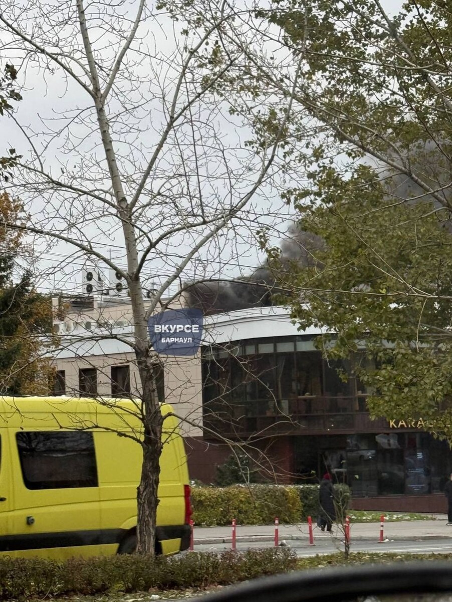    Пожар на проспекте Ленина в Барнауле. Источник: "В курсе 22"