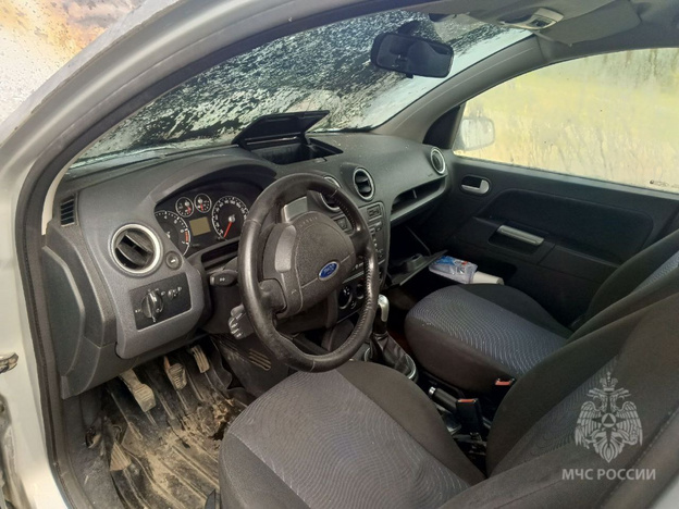    В Омутнинске на ходу загорелся автомобиль «Форд»