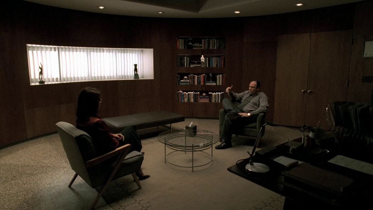 Тони Сопрано (Джеймс Гандольфини) на приёме у доктора Мелфи (Лоррейн Бракко)