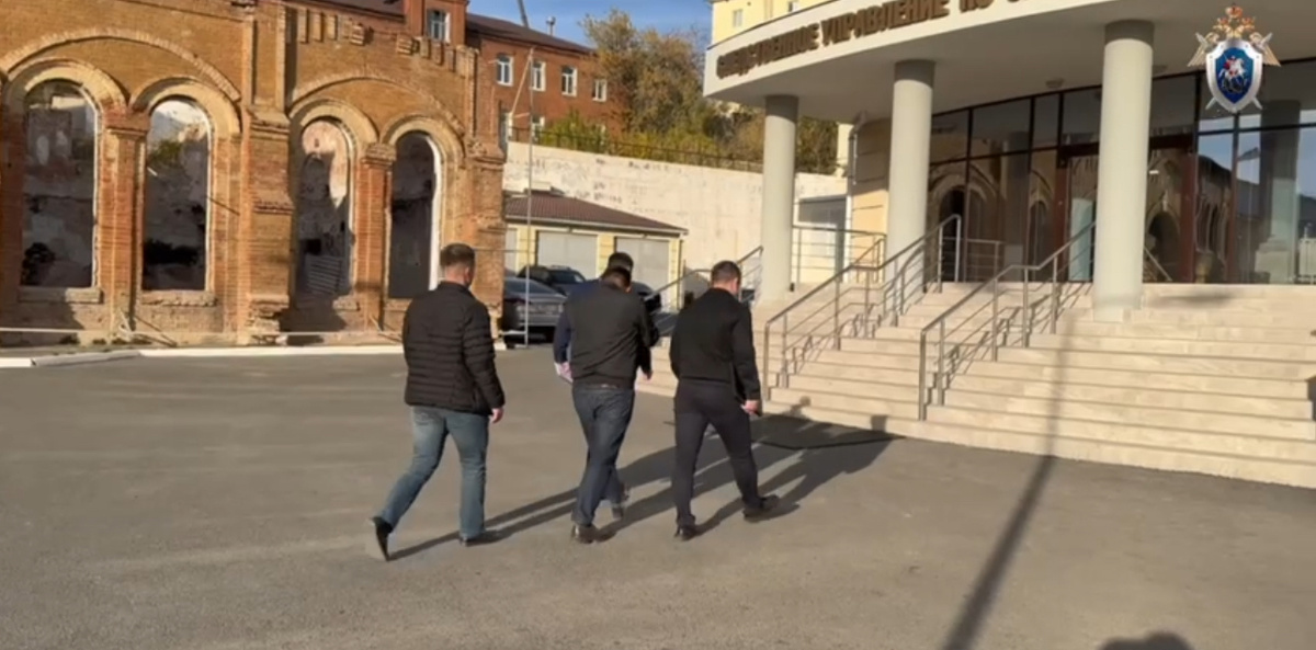    Избили и ударили ножом в грудь: Мужчине чудом удалось выжить после нападения у ночного клуба в Оренбурге