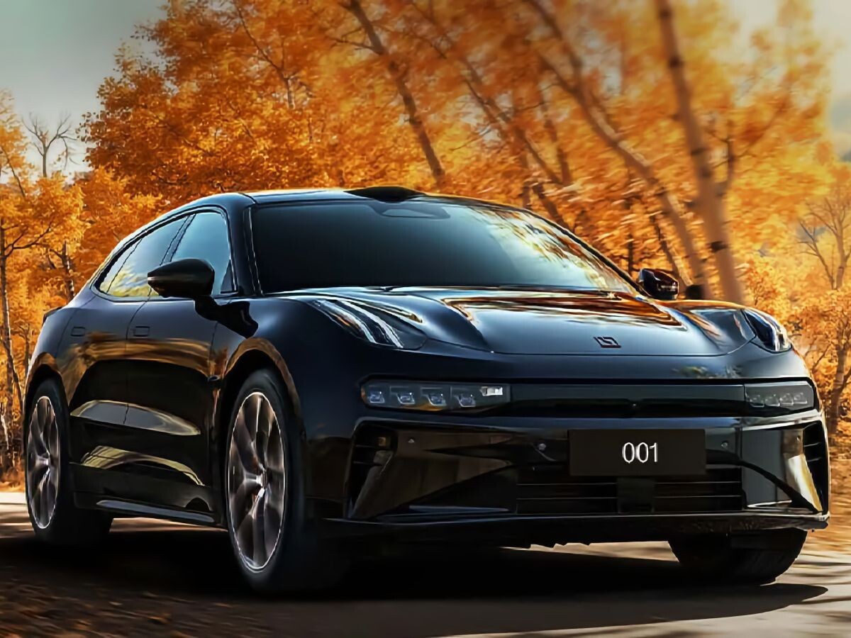    Zeekr представила обновлённый 001 со «звёздным» салоном и 925 л. с.