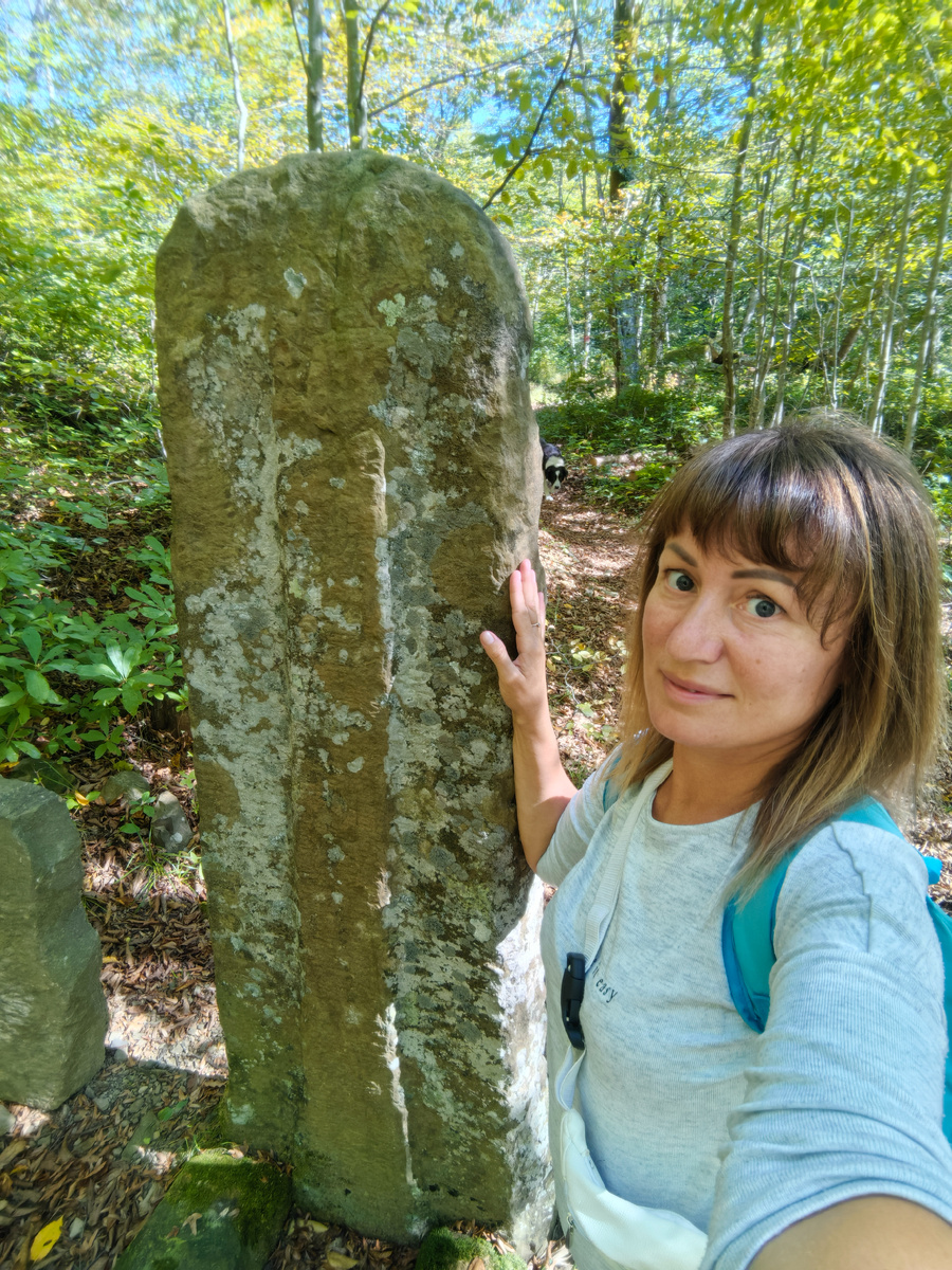 Менгир в ауле Калеж