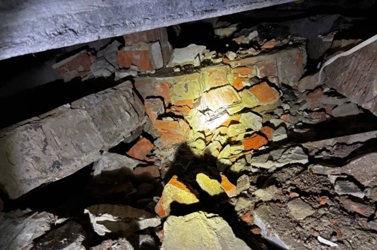    Придавленного бетонной плитой тюменского школьника выписали из больницы