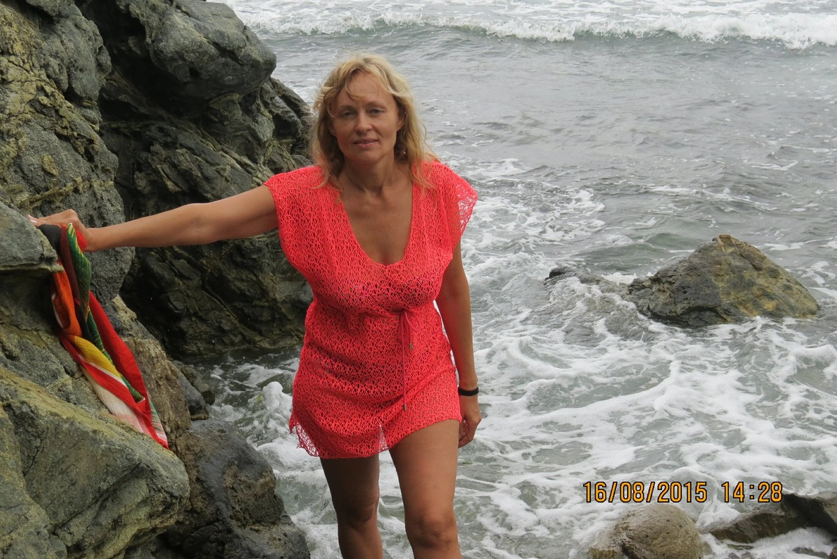 На фоне можно рассмотреть волны