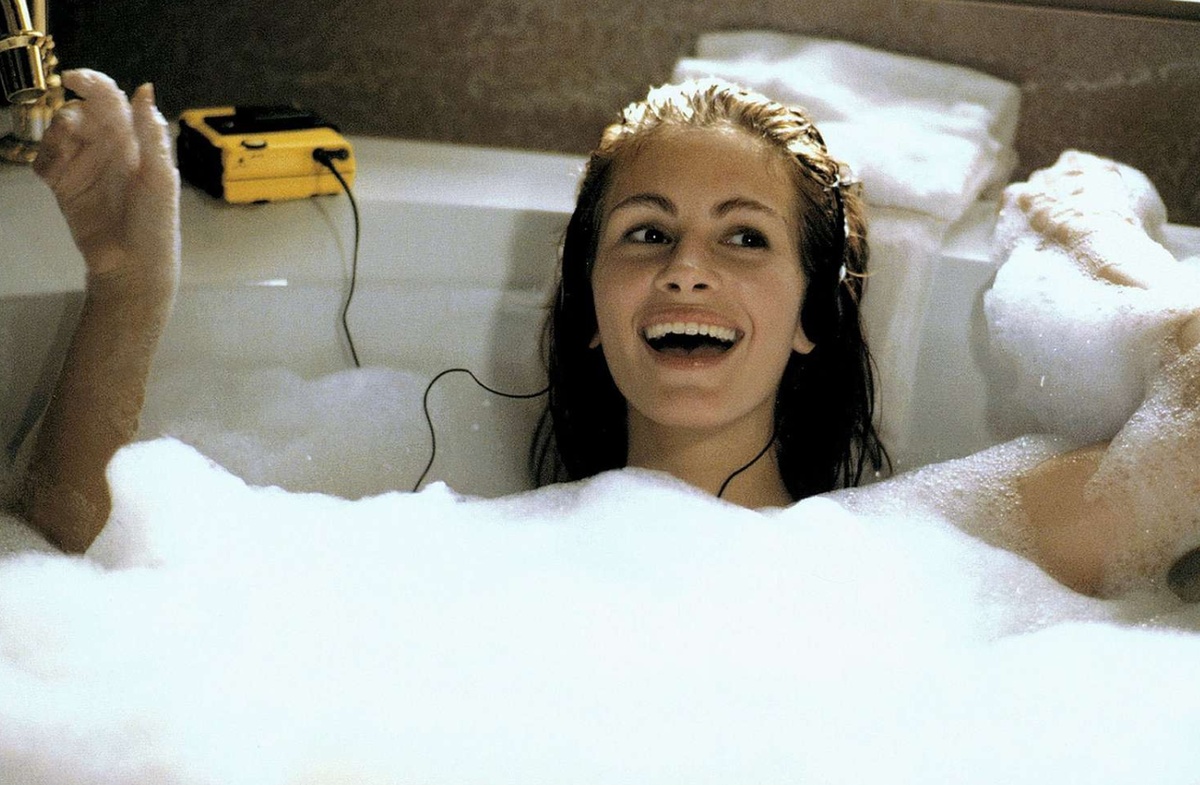    Тому, что пена всегда белая, есть очень простое объяснение. Кадр из фильма «Красотка»