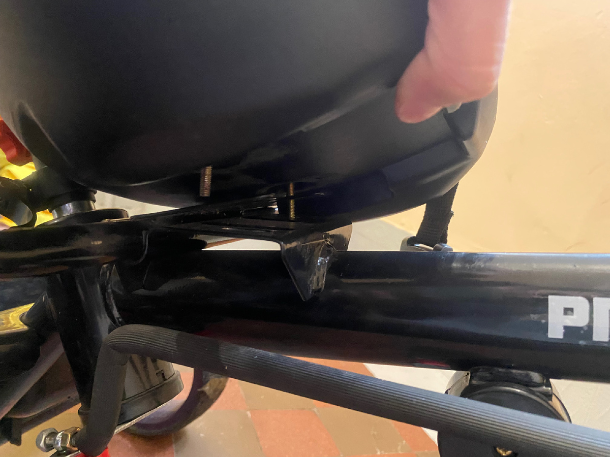 Велосипед не пережил и пары  дней таскания по лестнице