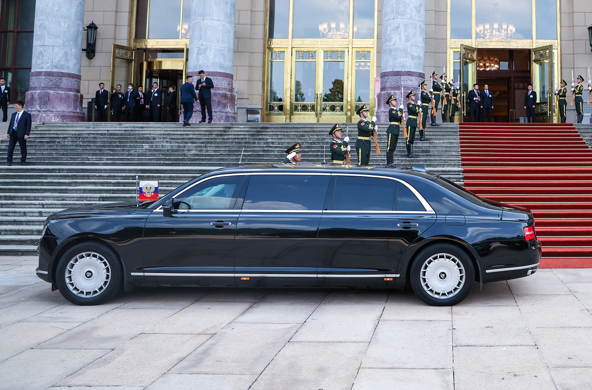    03.09.2025 Китай. Пекин. Автомобиль "Аурус" президента РФ Владимира Путина у Дома народных собраний.   
Александр Казаков / ТАСС