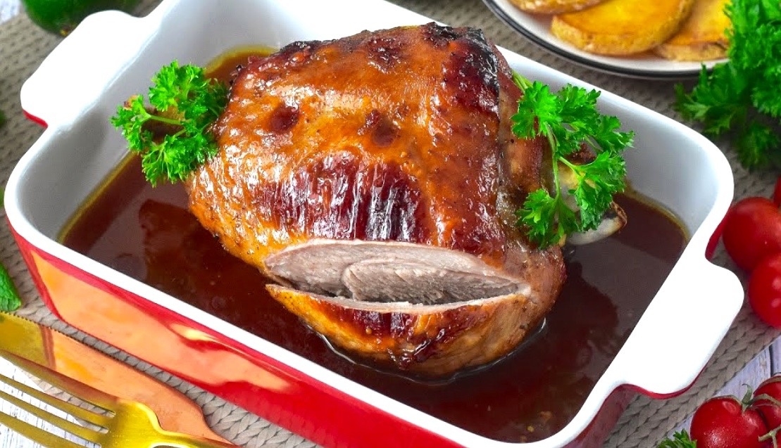 Бедро индейки запеченное в духовке.