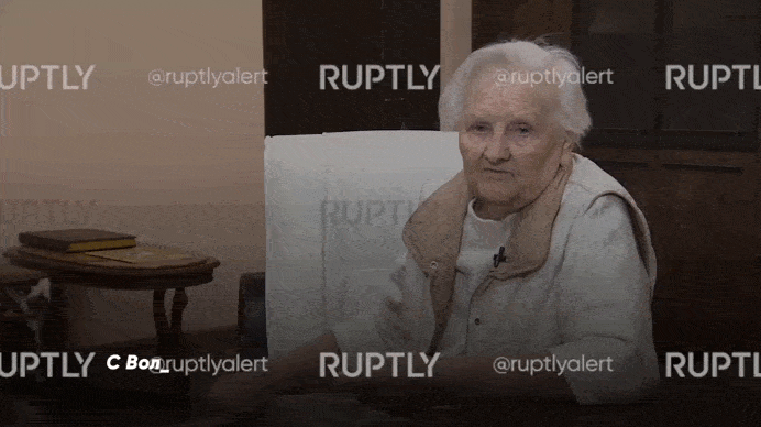    "Он никогда не был нападающим или кого-то оскорбляющим", - вспоминала о Путине Вера Дмитриевна в интервью. Видео: Ruptly