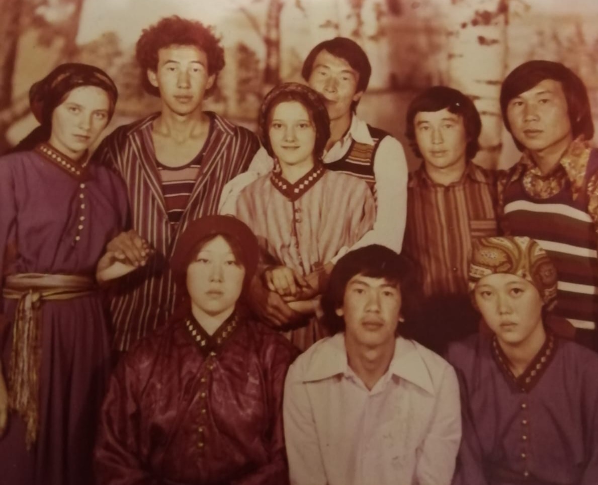 Слева моя мама