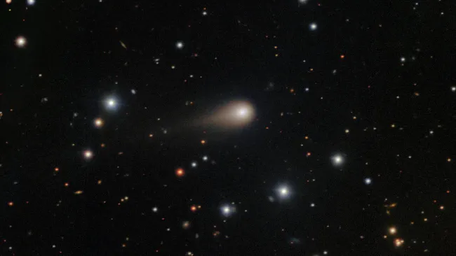 Фотография межзвездной кометы 3I/ATLAS, сделанная в июле в обсерватории «Джемини Юг» в Чили.