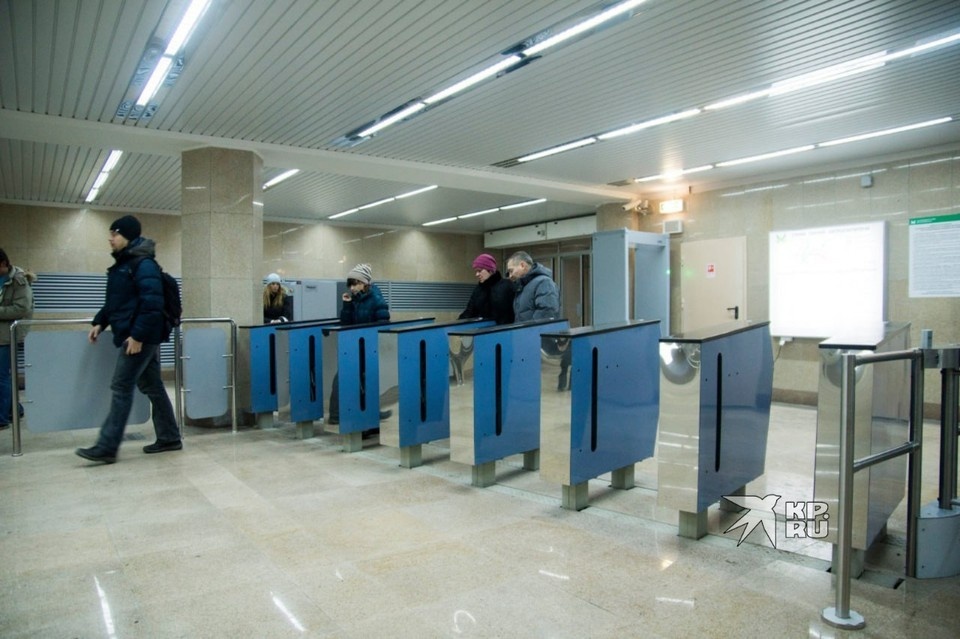    Данные внутри телефонов проверяться не будут, необходимо просто показать, что он работает. Алексей БУЛАТОВ