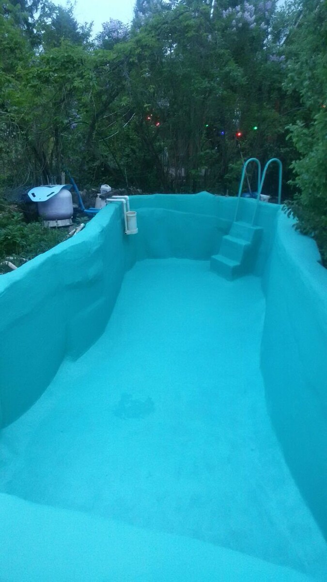 Бассейн, выкрашенный резиновой краской SuperDecor