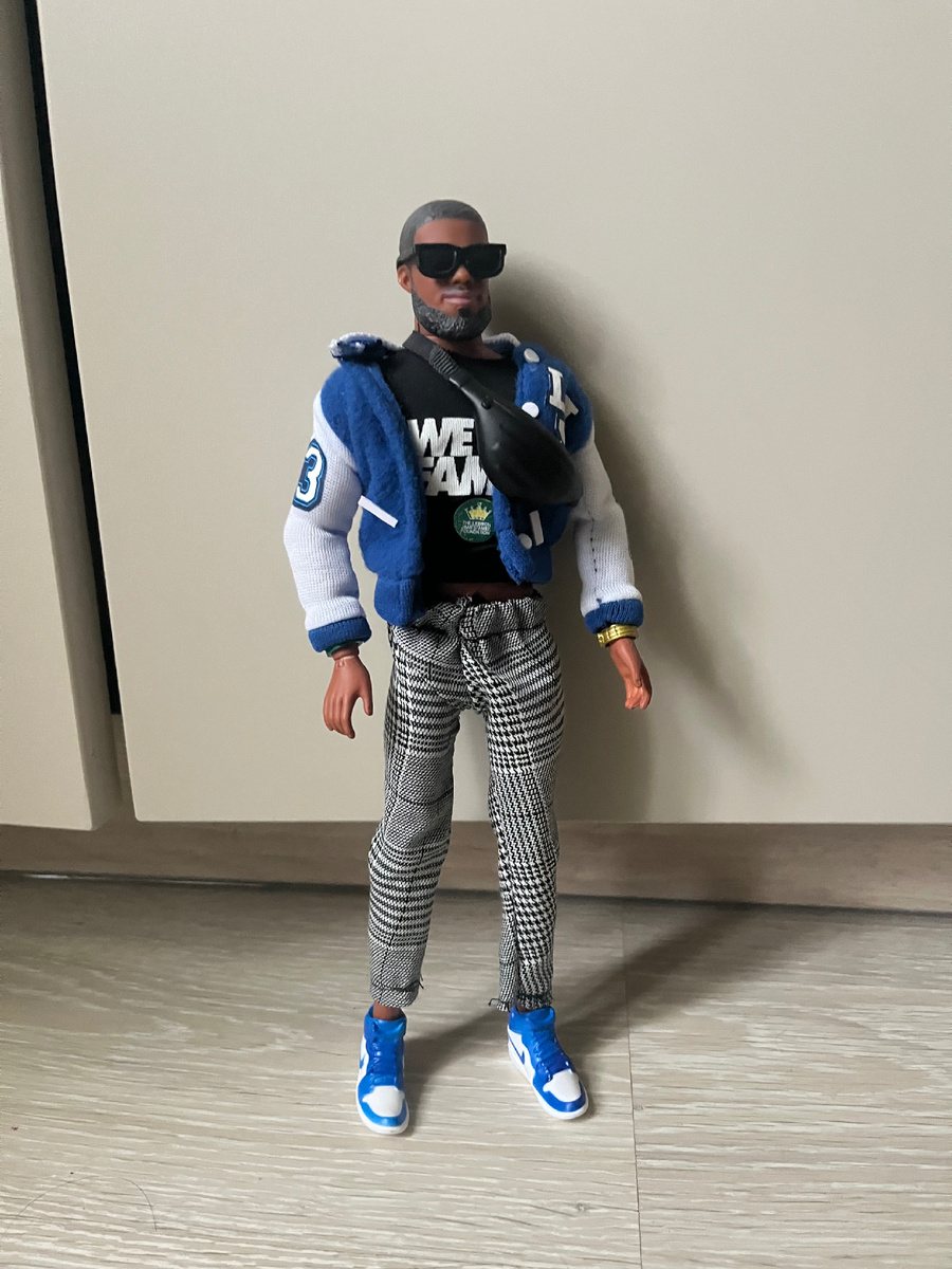 Кепку и наушники сразу забрала для Грасы