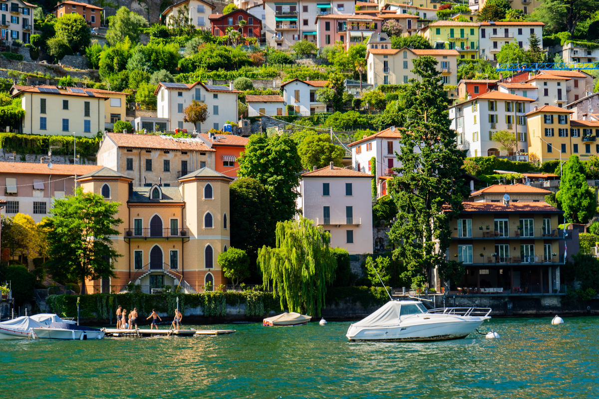 Катера на озере Комо