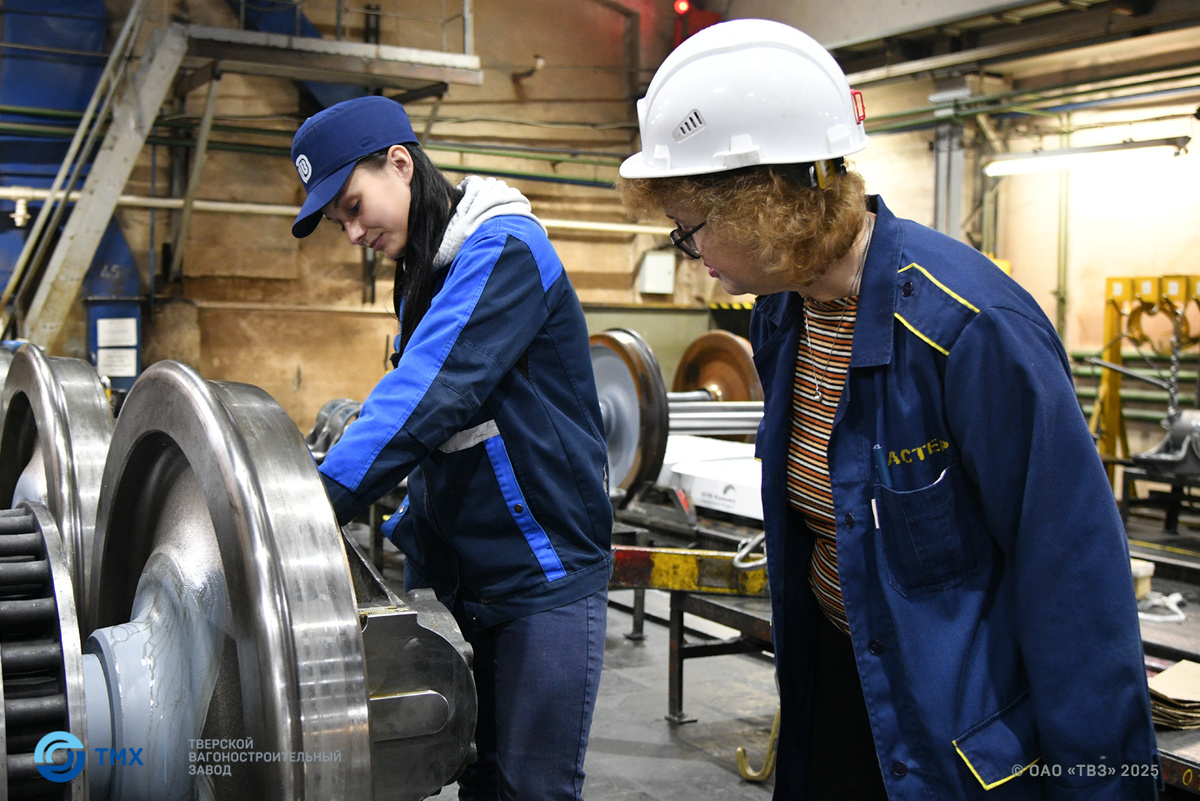 На фото: контрольный мастер Ирина Лунькова 