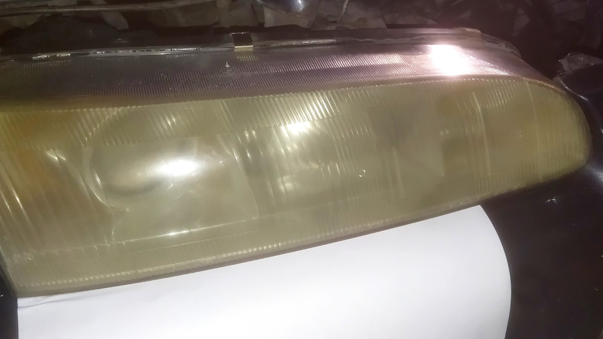 Правая фара до полировки