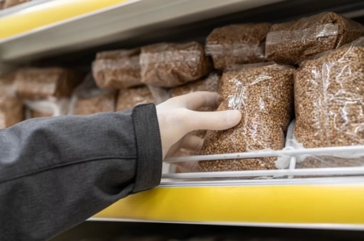    В Омске распространяют фейковый указ губернатора о лимитах на гречку