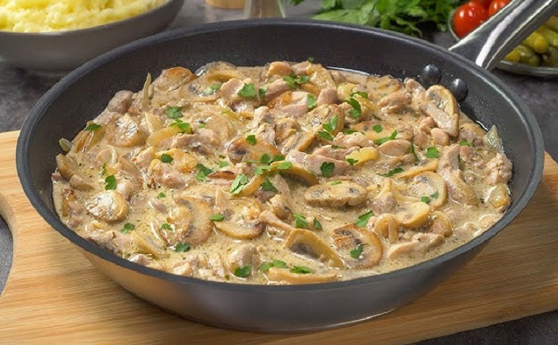 Курица по-строгановски: забытый вкус московских трактиров