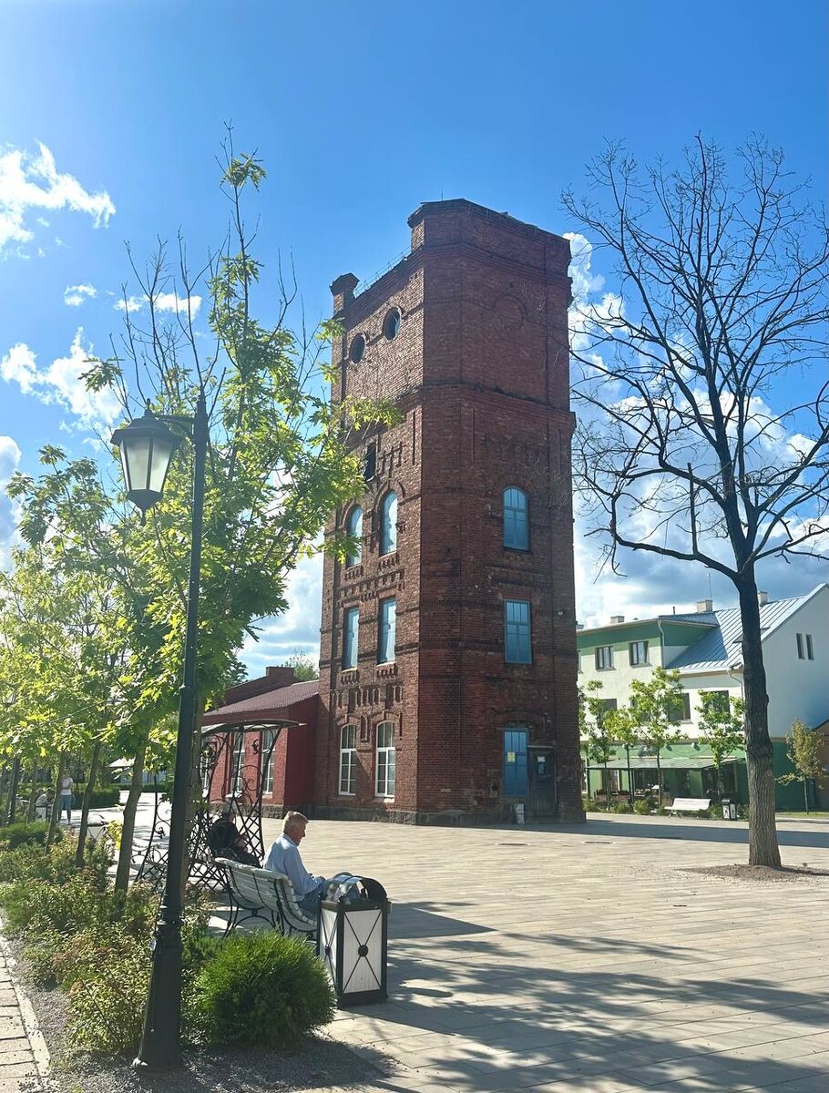 Водонапорная башня XX века. Её высота составляет почти 19 метров