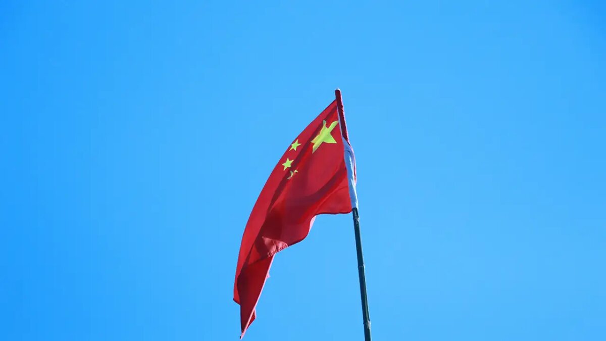    Флаг Китая. © unsplash.com / Abby Yan