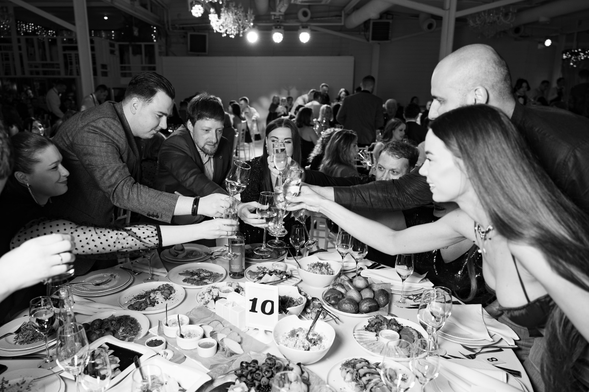 Вы и Ваши гости будут в восторге от организации мероприятия в нашем банкетном зале