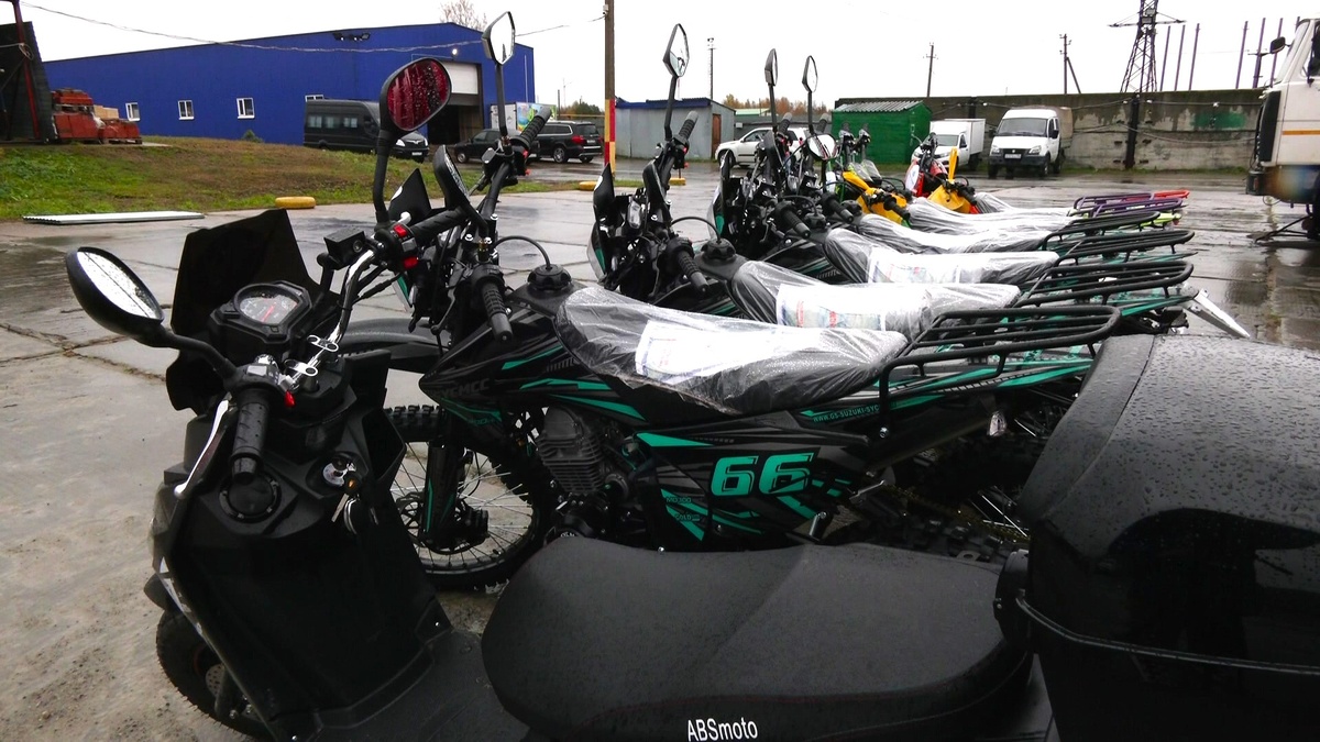    Мотоциклы и солёные огурцы - югорчане отправили большую посылку землякам на СВО