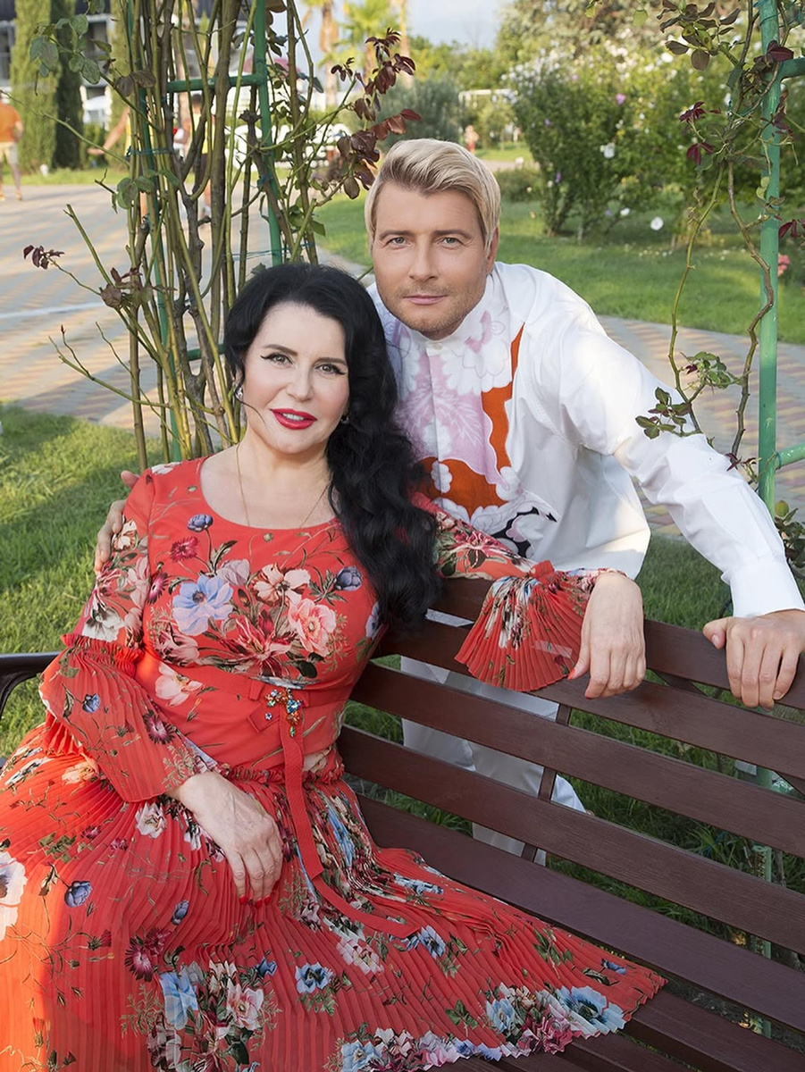    Николай Басков с матерью Еленой. Фото: Инстаграм (запрещён в РФ) @nikolaibaskov