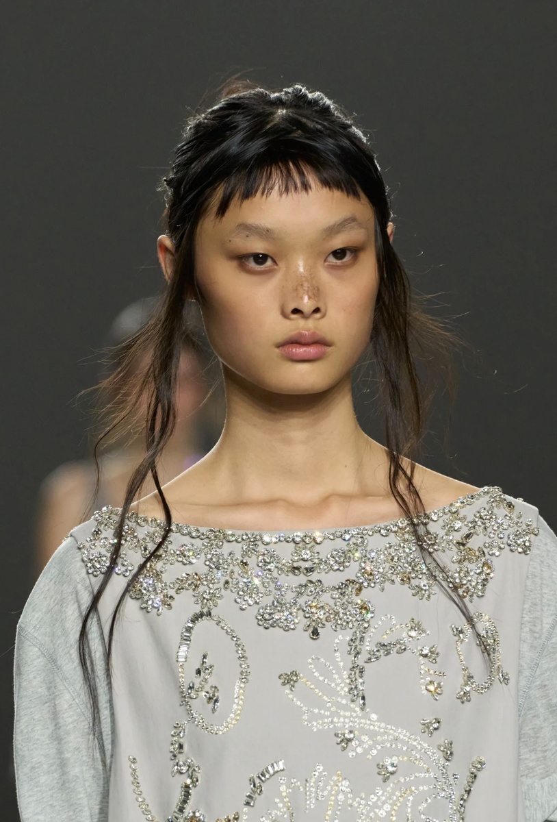    Все оттенки розового и неконвенциональные челки: бьюти-тренды Недели моды в Париже (фото 1)