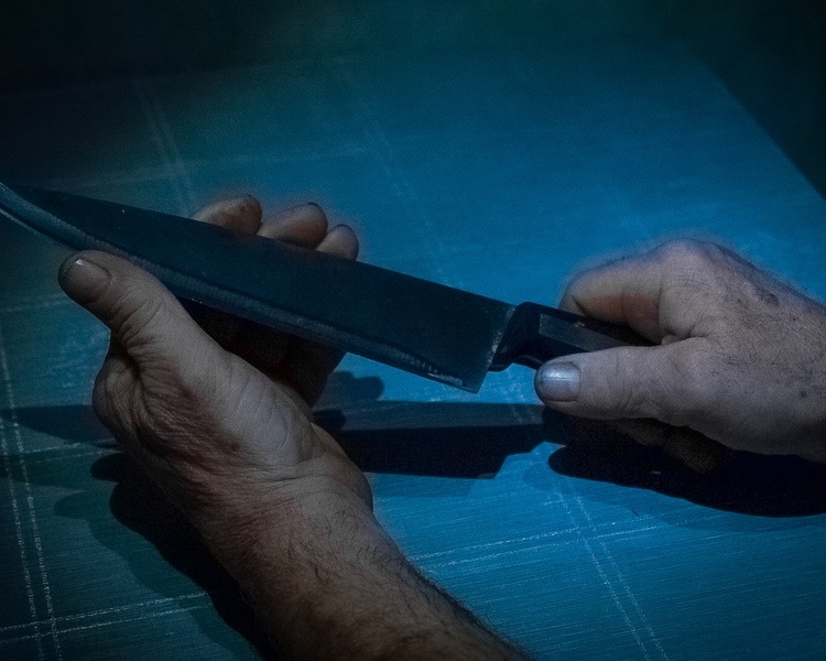     Курянина осудят за убийство знакомого во время застолья