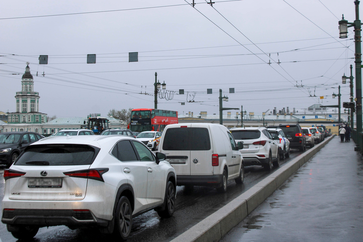 Автомобили практически не двигаются.  Фото: Фото: ФедералПресс / Ксения Кобалия