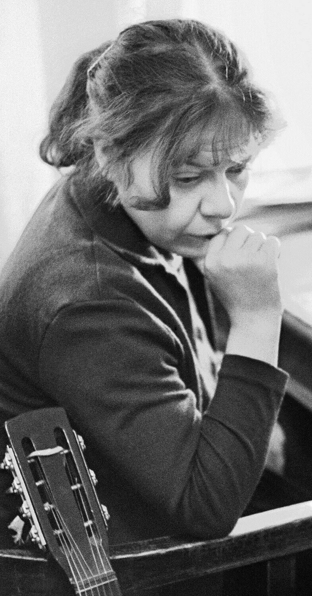 Новелла Матвеева. Поэтесса, композитор, бард.