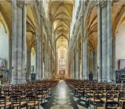 Амьенский кафедральный собор. 1220–1269 гг. Интерьер центрального нефа, вид на главный алтарь.