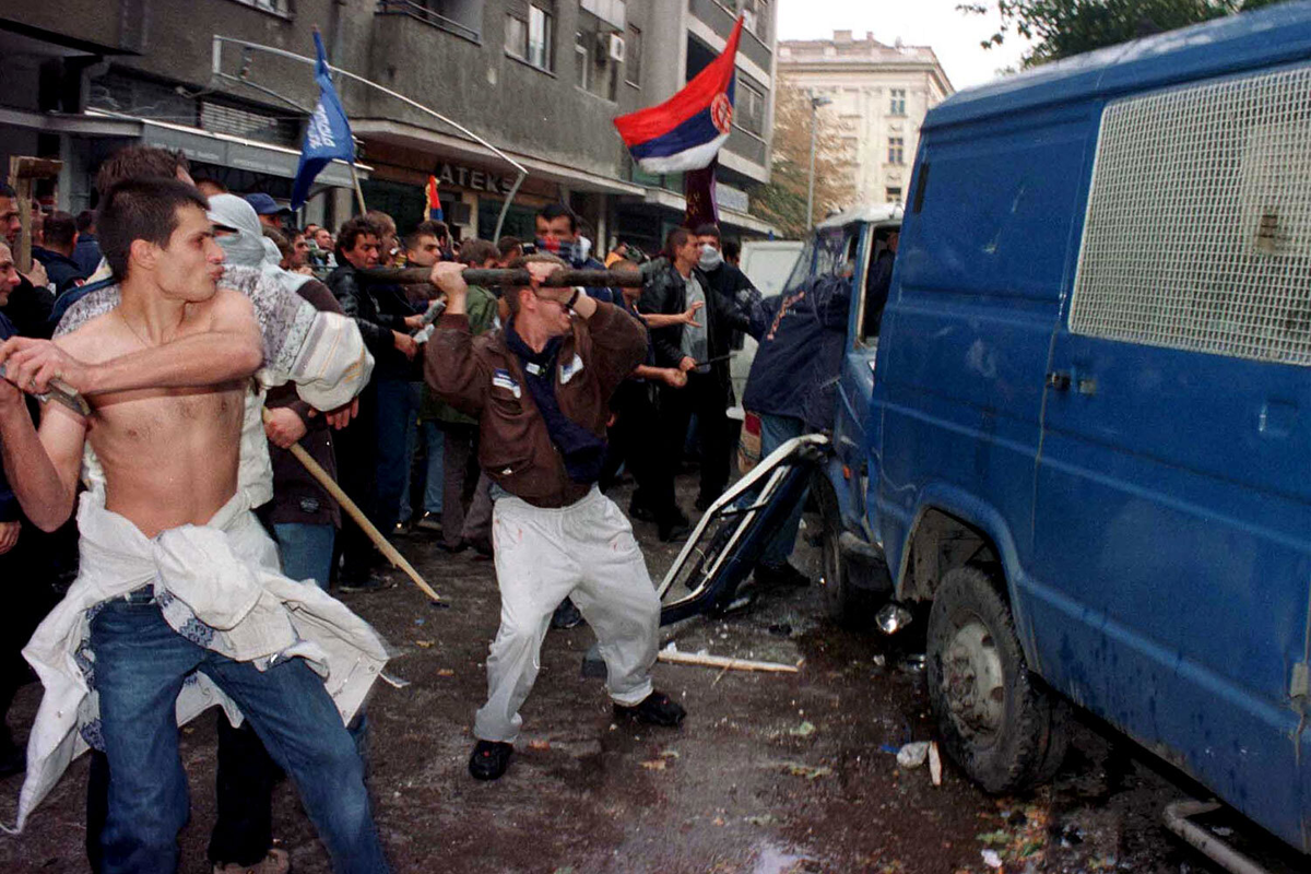 События в Белграде называют первой из «цветных революций».