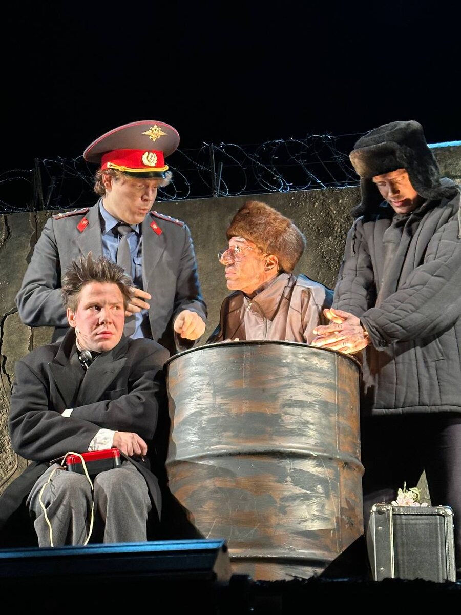 Сцена из спектакля «Ковчег 2». Театр «Сатирикон», вторая сцена во Дворце на Яузе. Фото автора.