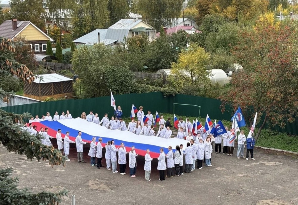    Нижегородцы-активисты ЕР провели серию акций ко дню рождения президента РФ