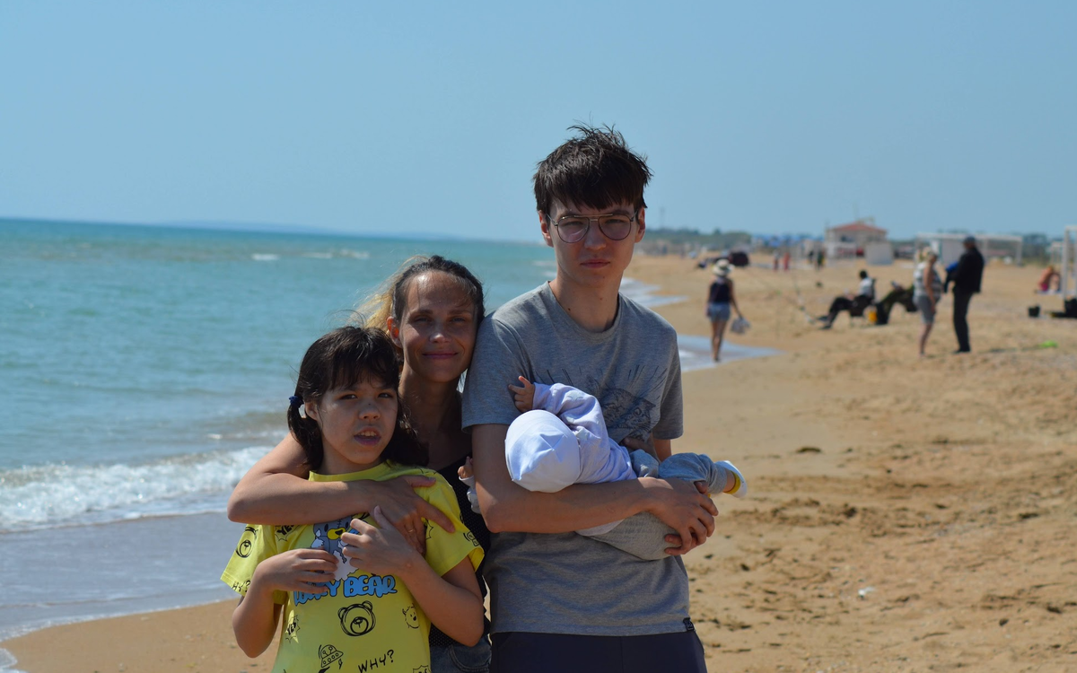 Первый семейные выезд на море после рождения малыша.