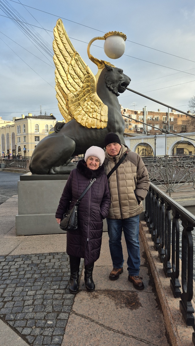 Мама с папой в Питере в ноябре 2024 года
