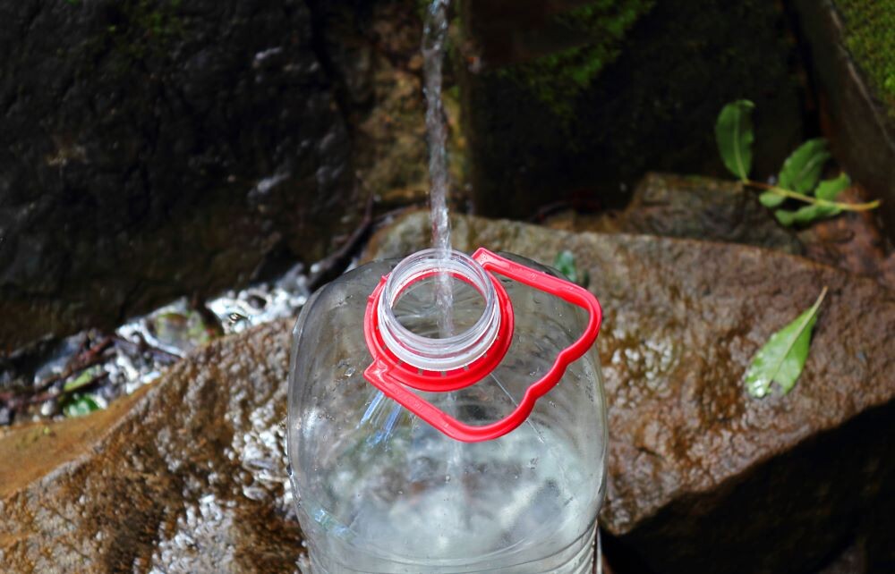 Отбор родниковой воды для домашнего пользования