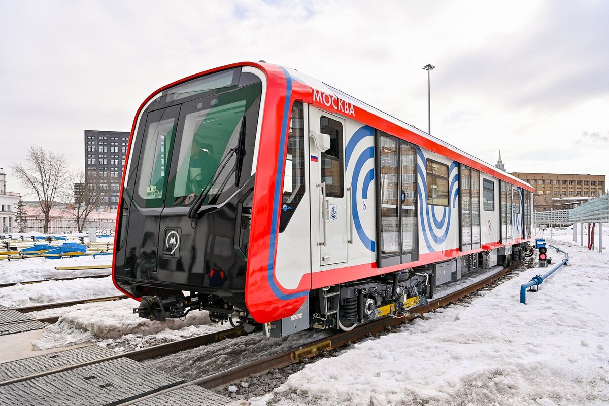 📷 1.2: Поезд «Москва-2024» на Замоскворецкой линии — для сравнения дизайна и интерьера новой серии