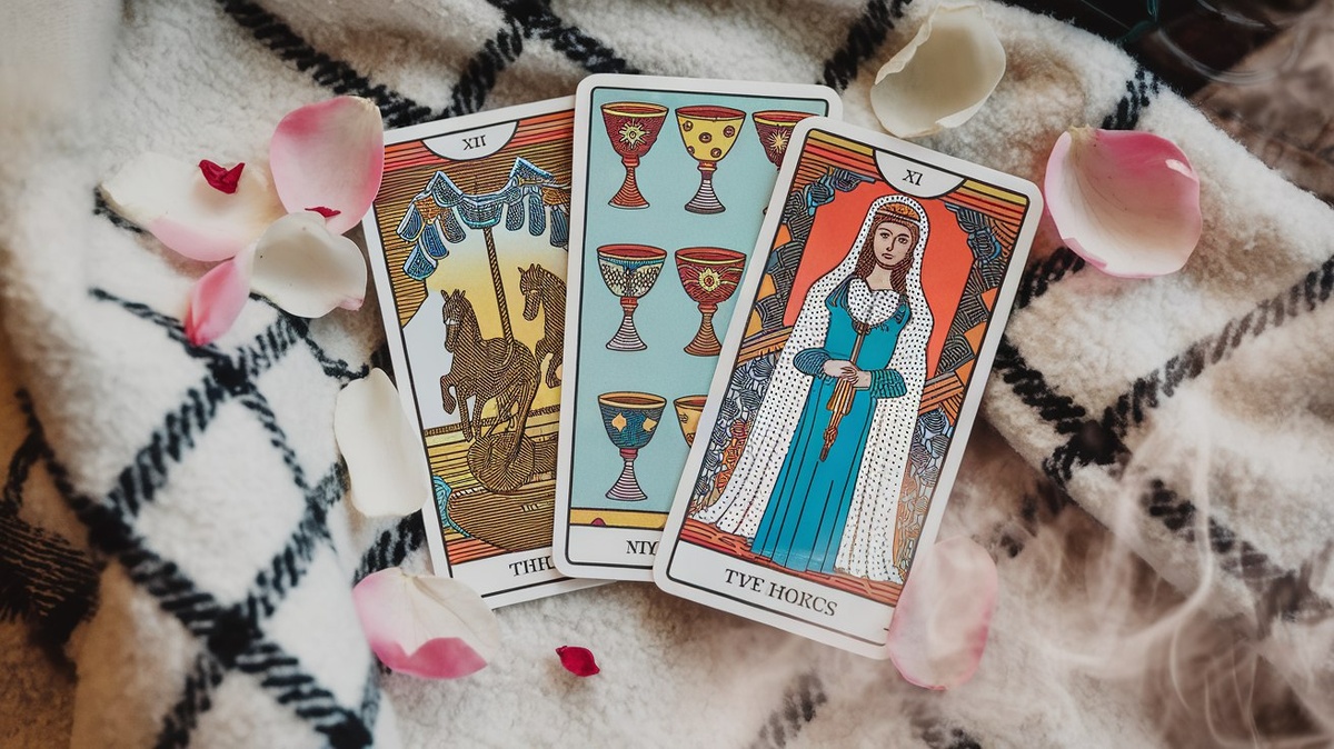 Колесничий 7 Кубков и Королева Мечей 