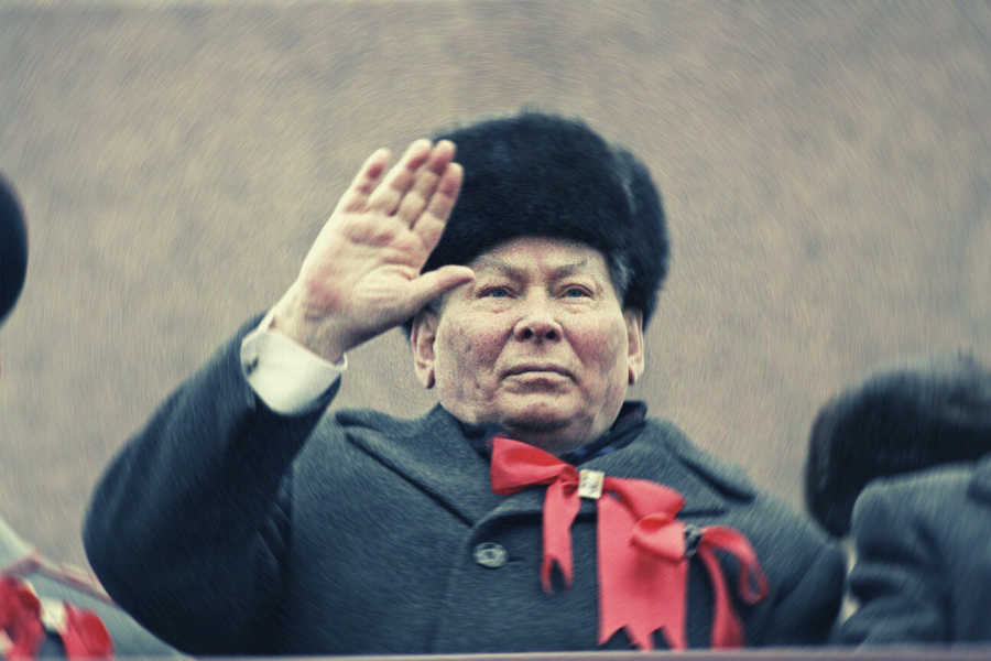 Даже простое поднятие руки давалось Константину Устиновичу с трудом...