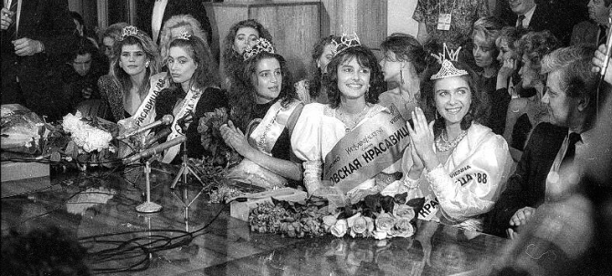 Оксана Фандера рядом с победительницей. 