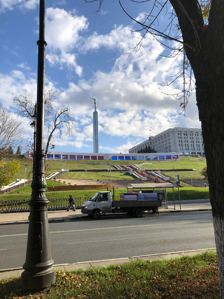Вид на монумент Славы с набережной. Фото автора.