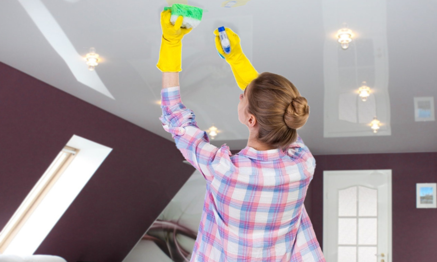 КАК ПОМЫТЬ НАТЯЖНОЙ ПОТОЛОК И НЕ ВСПОТЕТЬ?