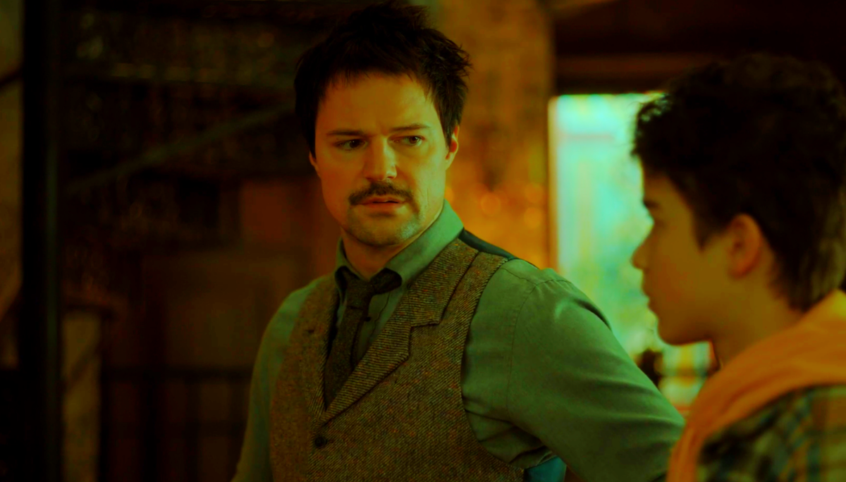 Главный герой сериала "Бар один звонок" в исполнении актера кино Данилы Козловского