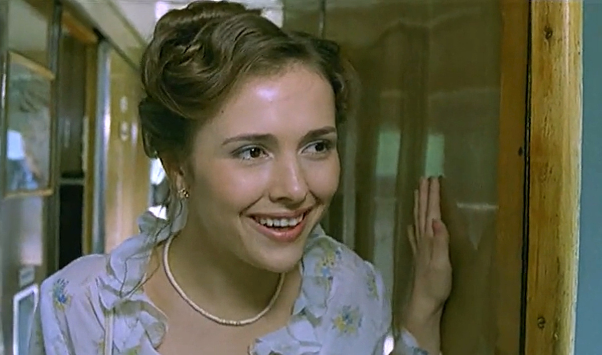 Кадр из сериала "Граница. Таежный роман", 2000 г., режиссер Александр Митта, сценаристы Зоя Кудря, Александр Митта, Максим Стишов, композиторы Максим Дунаевский, Игорь Матвиенко (скриншот) 