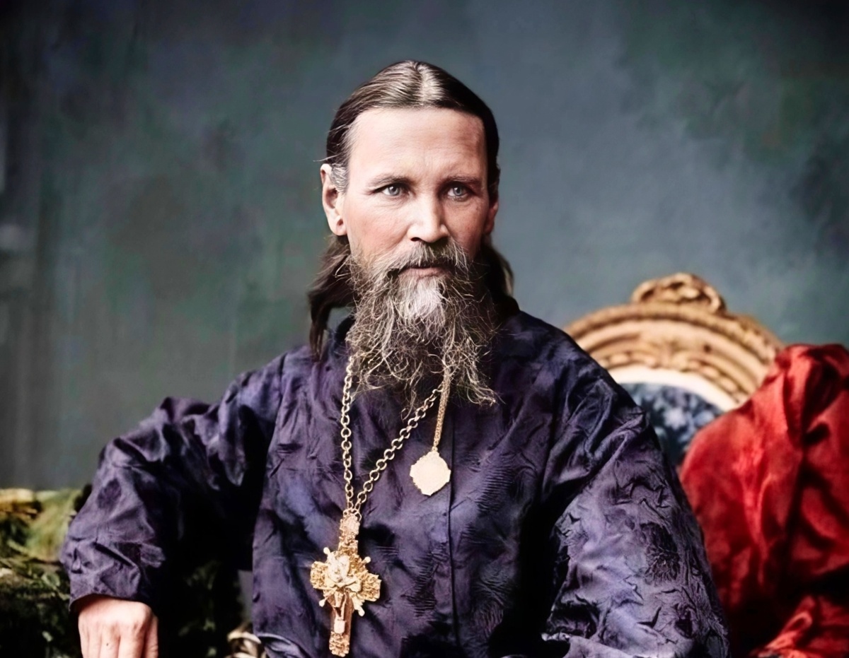 Иоанн Кронштадтский (1829 - 1908) — митрофорный протоиерей, многолетний настоятель Андреевского собора в Кронштадте, проповедник, духовный писатель. Канонизирован в лике праведных.